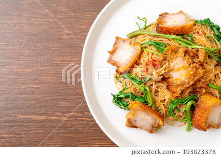 Stir-fried rice vermicelli and water mimosa with crispy pork belly 103823378