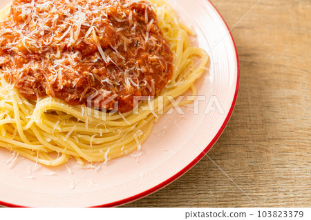 pork bolognese spaghetti with parmesan cheese 103823379