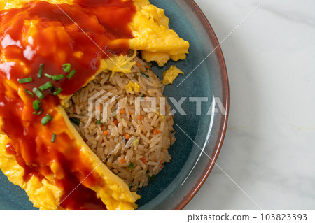 Flavored Fried Rice in an Omelet Wrapping 103823393