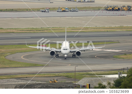 Front of Airbus A320 103823699