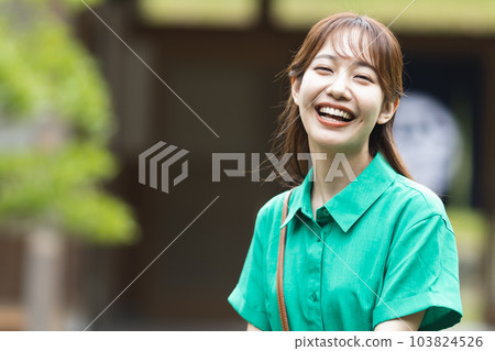 Girls travel image 103824526