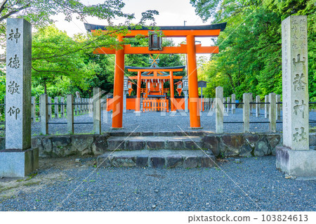 Torii and main hall of Yamakage Shrine (god of cooking) in Sakyo Ward, Kyoto City 103824613