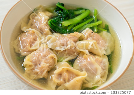 pork wonton soup or pork dumplings soup with vegetable 103825077