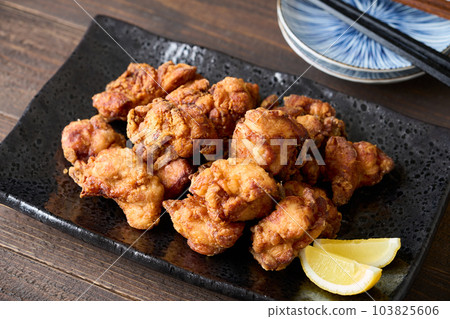 Deep-fried chicken 103825606