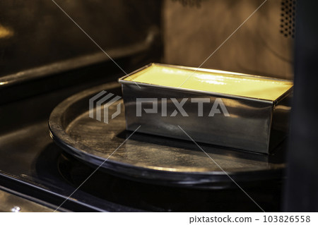 在烤箱裡烤布丁 103826558