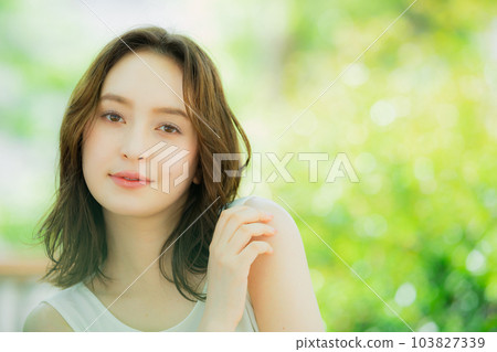 Fresh green white sleeveless woman Fresh green white sleeveless woman 103827339