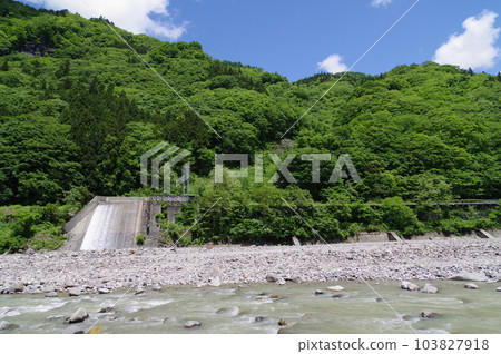 信州小谷村沙防設施 定藏澤沙防水壩 在雪棚上建造的複合侵蝕控制設施 信州小谷村沙防設施 定藏澤沙防水壩 在雪棚上建造的複合侵蝕控制設施 103827918
