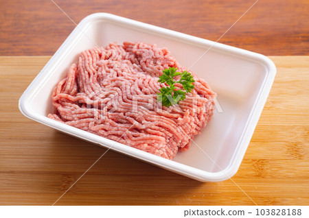 ground pork in food tray ground pork in food tray 103828188