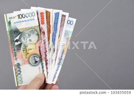 Lao money in the hand on a gray background 103835059