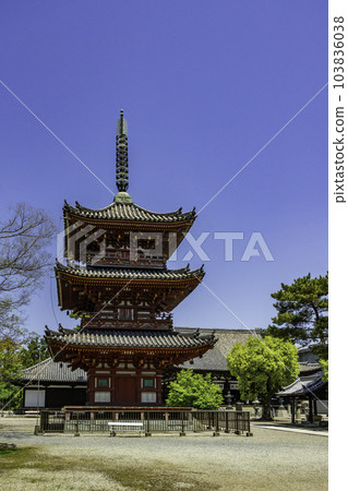 Kakogawa Kakurinji Temple Three-storied Pagoda Kakogawa City, Hyogo Prefecture 103836038