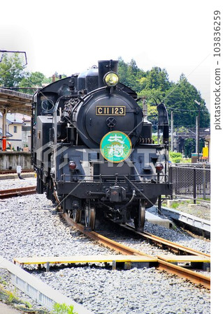 初夏鬼怒川道路上的清爽色彩……白樺色 HN 蒸汽機車 Taiju 初夏鬼怒川道路上的清爽色彩……白樺色 HN 蒸汽機車 Taiju 103836259