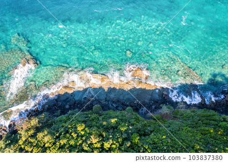 Beautiful turquoise sea and wave crashing on coastline in summer Beautiful turquoise sea and wave crashing on coastline in summer 103837380