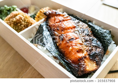 Japanese bento "salmon bento" Japanese bento "salmon bento" 103837908