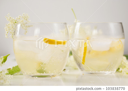 A delicious cold drink made of elderflowers and lemon 103838770