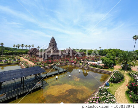 Oriental trip area of New Reoma World photographed with birod (Tripod) [Marugame City, Kagawa Prefecture] 103838971