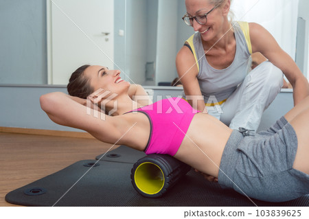 Fascial training on the back during physical therapy 103839625
