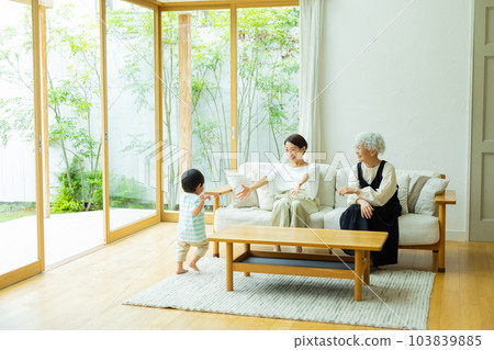 一家三代同住 103839885