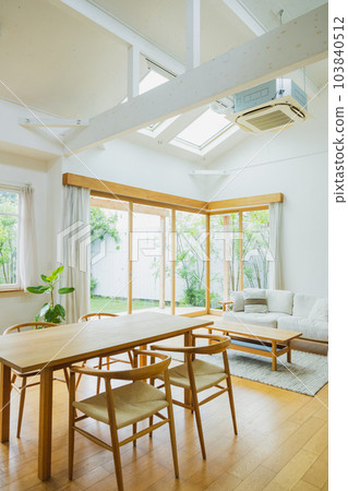 Interior 103840512