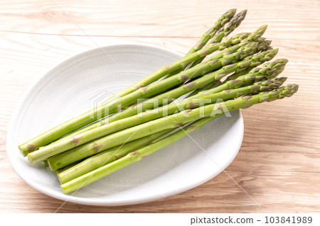 Green asparagus 103841989