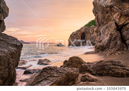 [Tahara City, Aichi Prefecture] Scenery of Hiinosekimon Beach Evening view 103843970