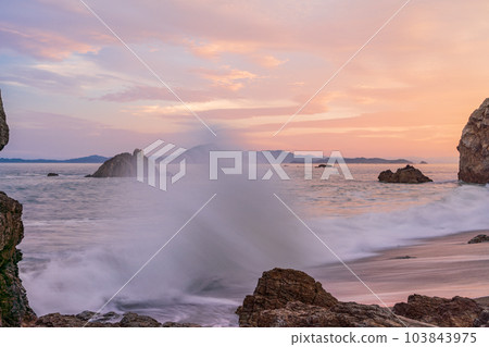 [Tahara City, Aichi Prefecture] Scenery of Hiinosekimon Beach Evening view 103843975