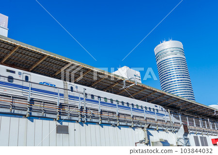 [神奈川的城市景觀] 新橫濱站周邊的城市景觀（篠原口） 103844032