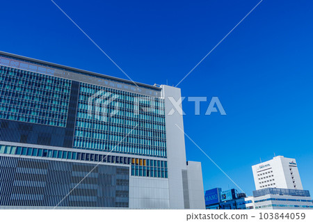 [神奈川的城市景觀] 新橫濱站周邊的城市景觀（篠原口） 103844059