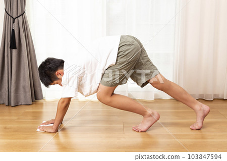 穿抹布的男孩 穿抹布的男孩 103847594