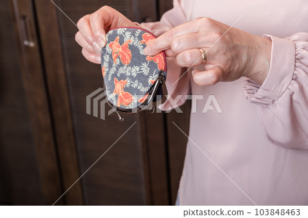 [A housewife turning over an empty clasp] 103848463