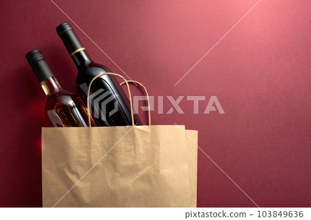 Recycled paper shopping bag with bottles of red and white wine. Recycled paper shopping bag with bottles of red and white wine. 103849636