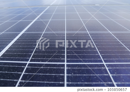 用陽光照亮未來的太陽能電池板 103850657