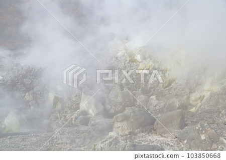 Gas fumaroles in a hot spring resort (Tamagawa Onsen, Semboku City, Akita Prefecture) 103850668