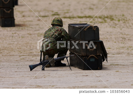 自衛隊人員等待 103856043