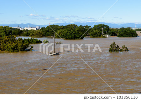 由於 2019 年東日本颱風和防洪效果,Saiko Doman Green Park(荒川)被淹沒 由於 2019 年東日本颱風和防洪效果,Saiko Doman Green Park(荒川)被淹沒 103856110