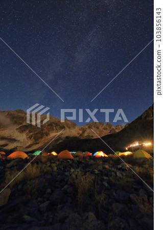 Karasawa Cirque's Tent Place and Starry Sky Scenery in Autumn (Matsumoto City, Nagano Prefecture, October) Karasawa Cirque's Tent Place and Starry Sky Scenery in Autumn (Matsumoto City, Nagano Prefecture, October) 103856143