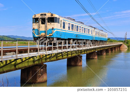 [JR 四國] 木波 47 型 + 木波 40 型（麥木線：阿波赤石 - 南小松島） 103857231