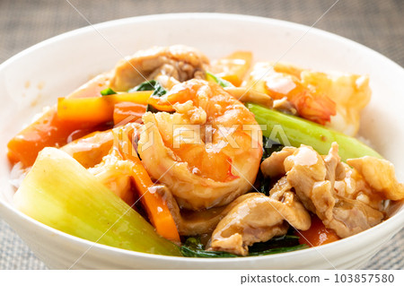 Gomoku ankake Chinese rice bowl. 103857580