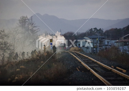 SL Ginga Back view of SL Ginga and the silhouette of the camera iron SL Ginga Back view of SL Ginga and the silhouette of the camera iron 103859287