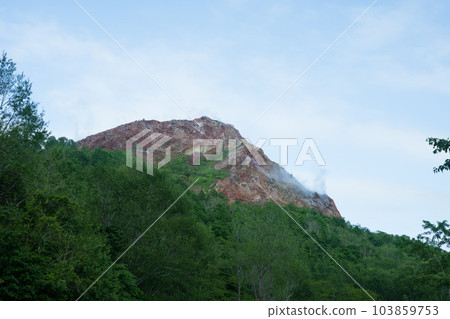 日本北海道壯別町雄偉的昭和新山 103859753