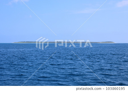 Panoramic view of Shimoji Island in Aragusuku Island (Panari Island) Panoramic view of Shimoji Island in Aragusuku Island (Panari Island) 103860195