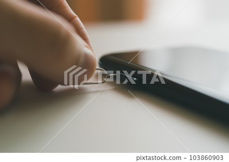 Replacing SIM card 103860903