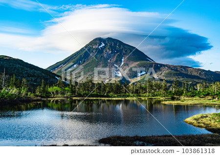 Mount Rausu and Lake Rausu 103861318
