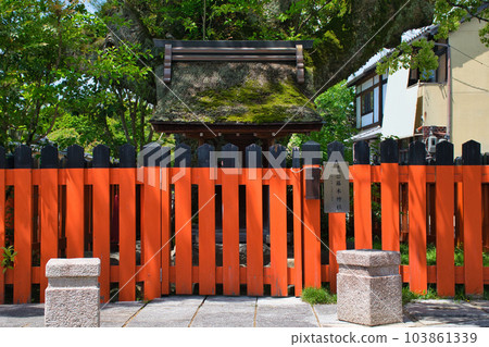 Fujikisha (Fujiki Shrine), a subordinate shrine of Kamigamo Shrine (Kamowakeikazuchi Shrine) in Kyoto Fujikisha (Fujiki Shrine), a subordinate shrine of Kamigamo Shrine (Kamowakeikazuchi Shrine) in Kyoto 103861339