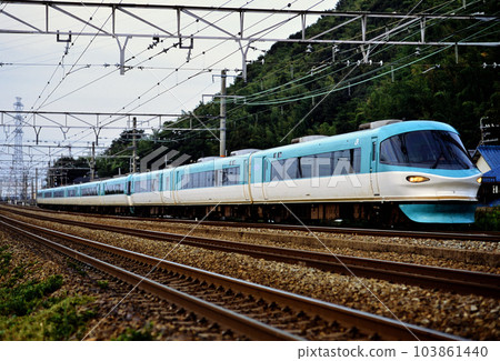 2001 Nine 283 Series Limited Express Ocean Arrow cars running on the Tokaido Line 2001 Nine 283 Series Limited Express Ocean Arrow cars running on the Tokaido Line 103861440