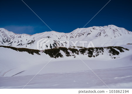 Snow scene of Tateyama Murodo in spring 103862194
