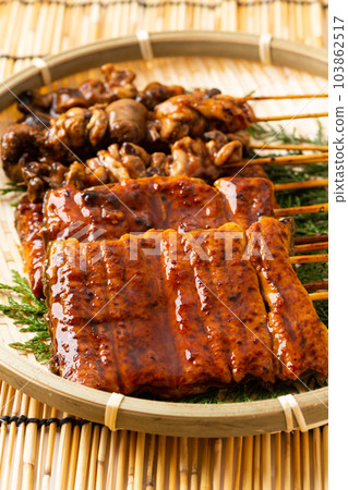 烤鰻魚和肝臟 103862517