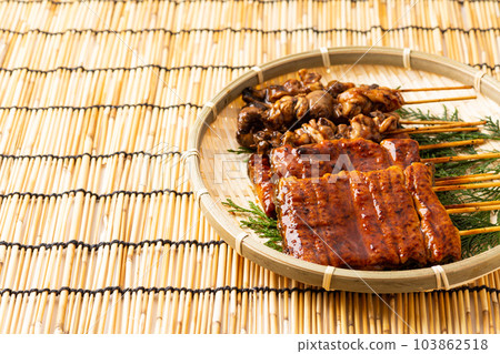 Grilled eel and liver 103862518