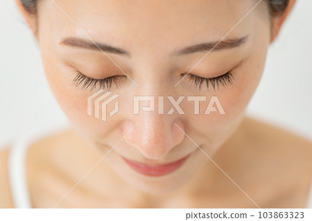 Middle-aged woman around the eyes 103863323