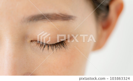 Middle-aged woman around the eyes 103863324