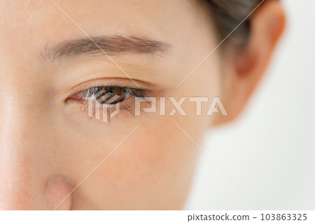 Middle-aged woman around the eyes 103863325